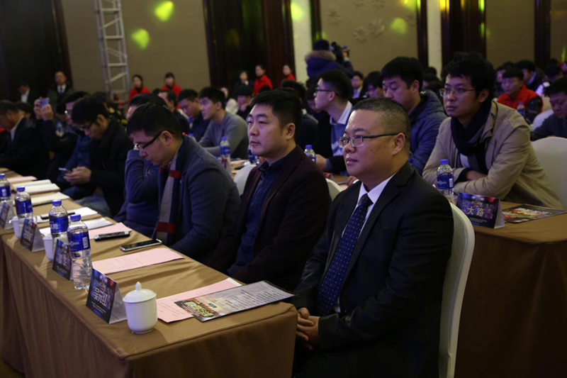 “新華互聯網杯”XCG英雄聯盟爭霸賽全國總決賽頒獎典禮榮耀啟幕 “新華互聯網杯”XCG英雄聯盟爭霸賽全國總決賽頒獎典禮榮耀啟幕