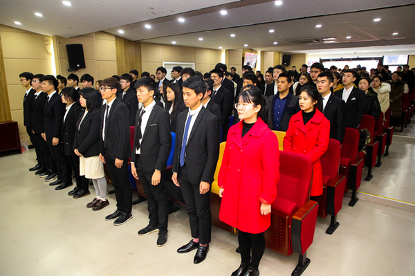 “青春不散，我們不老”——南京新華2019屆畢業典禮儀式成功舉行