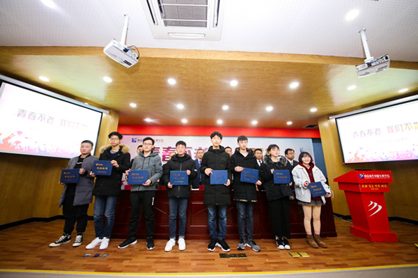 “青春不散，我們不老”——南京新華2019屆畢業典禮儀式成功舉行