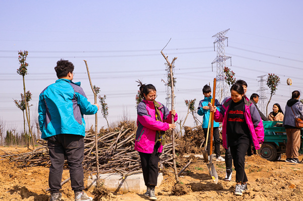 “攜手植樹,共創藍天”丨南京新華師生共筑新華育才林 “攜手植樹,共創藍天”丨南京新華師生共筑新華育才林