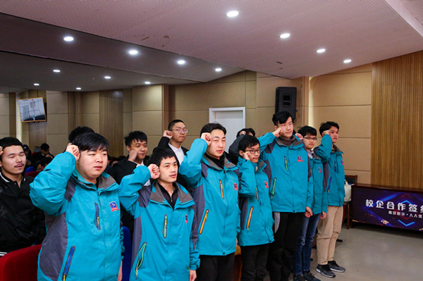 南京新華隆重舉行2019級畢業(yè)綜合實訓啟動儀式 南京新華隆重舉行2019級畢業(yè)綜合實訓啟動儀式