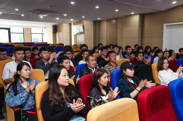 “家校互動,攜手共進”——2019級新生基礎階段課程結課答辯圓滿結束 “家校互動,攜手共進”——2019級新生基礎階段課程結課答辯圓滿結束