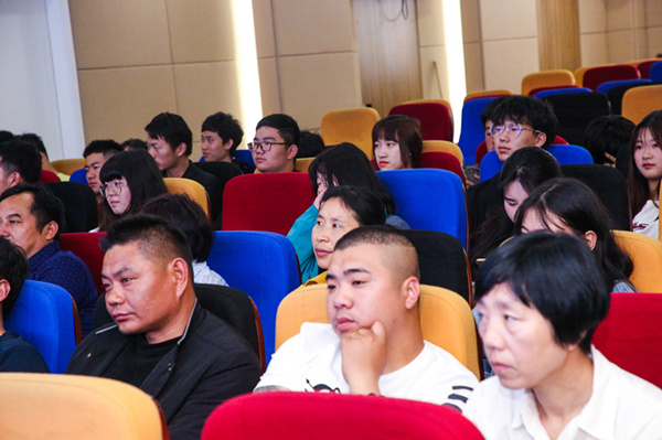 “家校互動,攜手共進”——2019級新生基礎階段課程結課答辯圓滿結束 “家校互動,攜手共進”——2019級新生基礎階段課程結課答辯圓滿結束