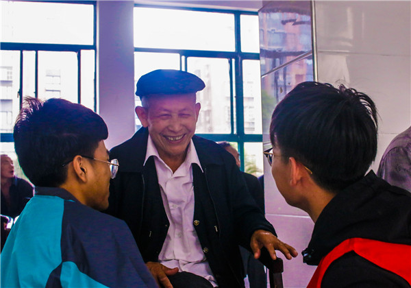 你我志愿心,傳遞敬老情——南京新華學子走進秣陵街道敬老院 你我志愿心,傳遞敬老情——南京新華學子走進秣陵街道敬老院