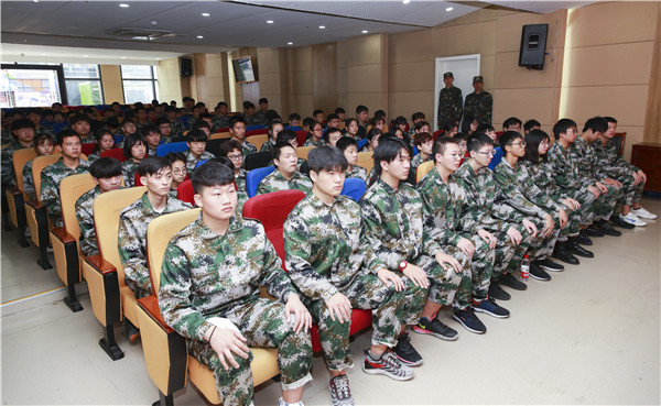 南京新華2019及新生職業素養拓展訓練正式開幕南京新華2019級新生職業素養拓展訓練正式開幕