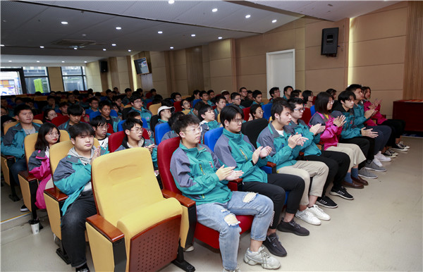 熱烈祝賀南京新華景峰VR工作室項目結項與啟動暨頒獎儀式圓滿舉行 熱烈祝賀南京新華景峰VR工作室項目結項與啟動暨頒獎儀式圓滿舉行