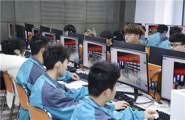 南京新華“感恩有你”平面海報設計大賽圓滿舉行！