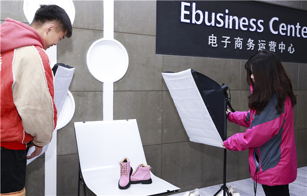 初中畢業(yè)可以學(xué)電商么？好學(xué)么？