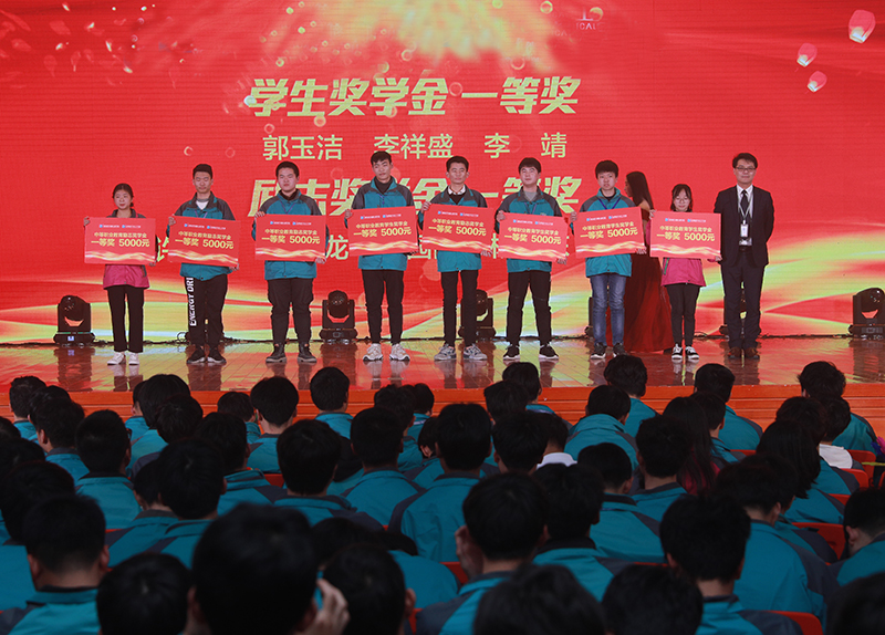 新華:教育資助有政策,歡歡喜喜把學上 新華:教育資助有政策,歡歡喜喜把學上