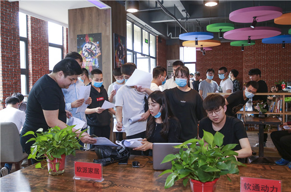 就業(yè)保障丨千企萬(wàn)崗進(jìn)校園，助力學(xué)子精準(zhǔn)就業(yè)！