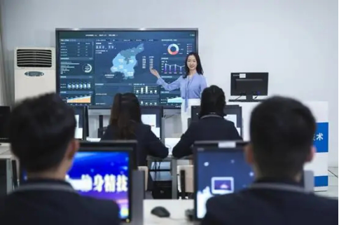 學互聯(lián)網(wǎng)金融與智能財會<a href=http://njxh.cn target=_blank class=infotextkey>專業(yè)</a>，為什么要來新華？