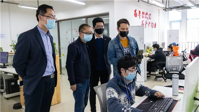 屢登央視，新華電腦教育全面新升級！