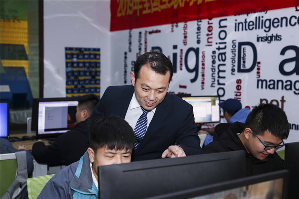 中考成績不理想，在較差的<a href=http://njxh.cn target=_blank class=infotextkey>高中</a>混日子，還是在職業院校學門技術？