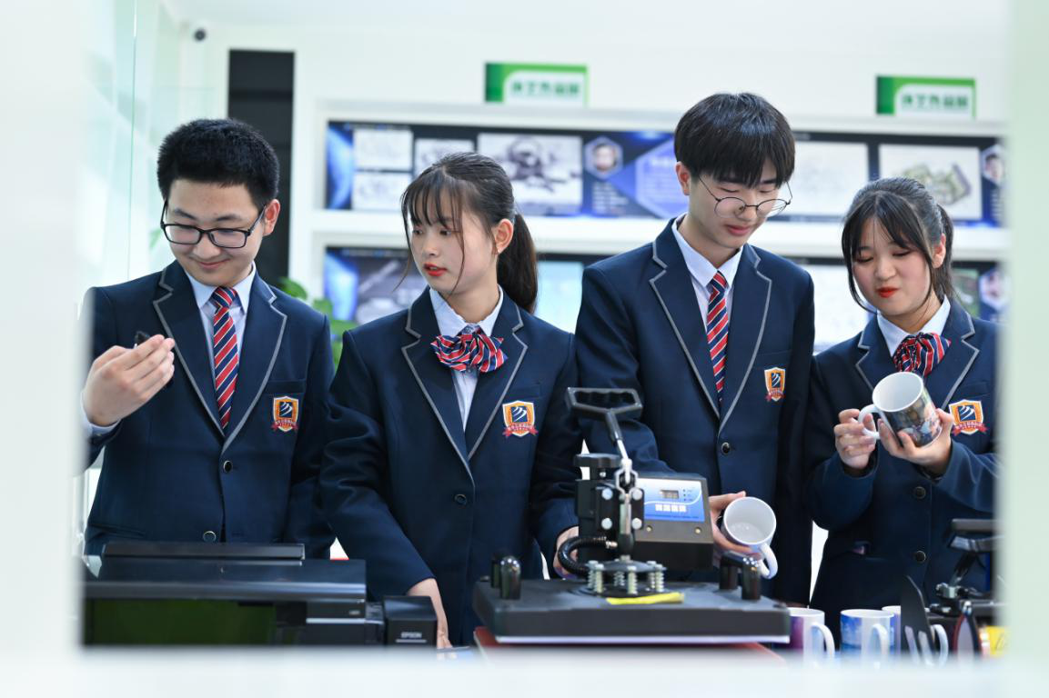 來新華學技術，技能+學歷+就業，多重保障！