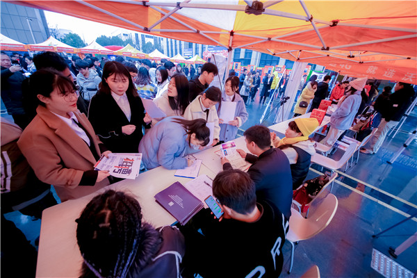 初<a href=http://njxh.cn target=_blank class=infotextkey>高中</a>畢業，學互聯網技術最好