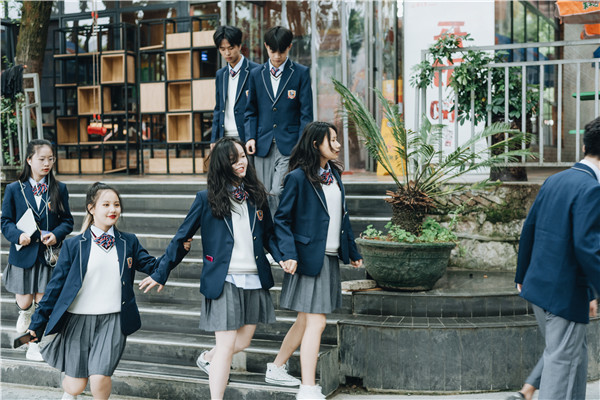 小孩兒初三了學(xué)習(xí)成績(jī)不理想，是上普高還是上職中學(xué)一門(mén)技術(shù)？