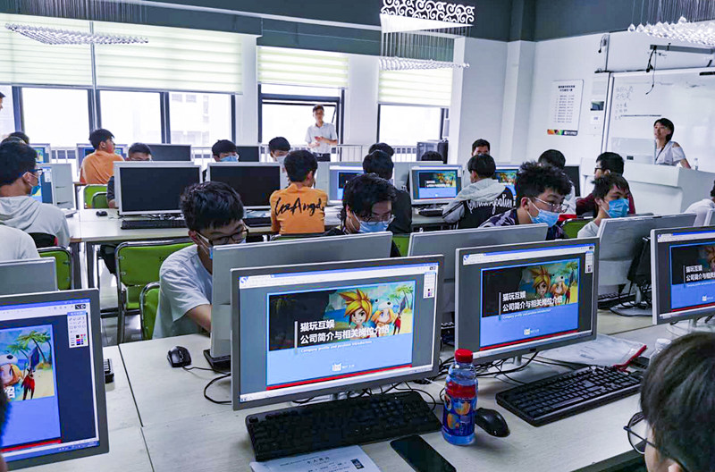 你好，這里是南京新華X-Maker電競學(xué)院！