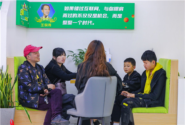 南京新華五一試學體驗周火爆開啟！