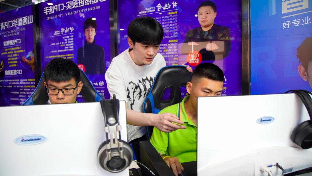 傳遞向上力量!新華電腦學(xué)校《老師來(lái)了》7月繼續(xù)開講! 傳遞向上力量!新華電腦學(xué)校《老師來(lái)了》7月繼續(xù)開講!