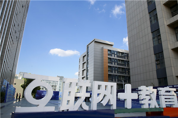 想學(xué)互聯(lián)網(wǎng)技術(shù)，怎么學(xué)？