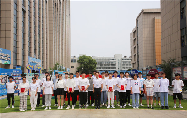 南京新華VR智能家居2102班開班典禮順利舉行! 南京新華VR智能家居2102班開班典禮順利舉行!