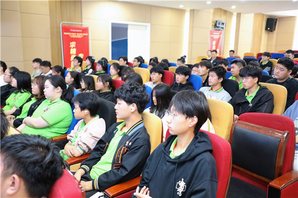 大咖進校園|“互聯網+”時代的設計人才需求