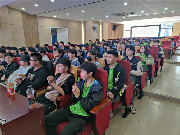 大咖進校園|把人生過成藝術，將藝術寫進人生