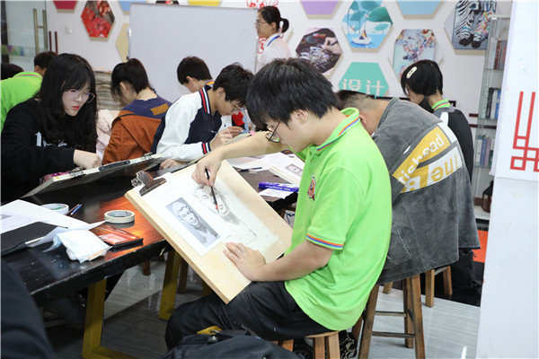 學校領導帶隊開展2021年術科類加試考試巡視工作 學校領導帶隊開展2021年術科類加試考試巡視工作