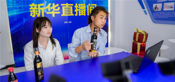 我去,這么多人來新華是干啥? 我去,這么多人來新華是干啥?