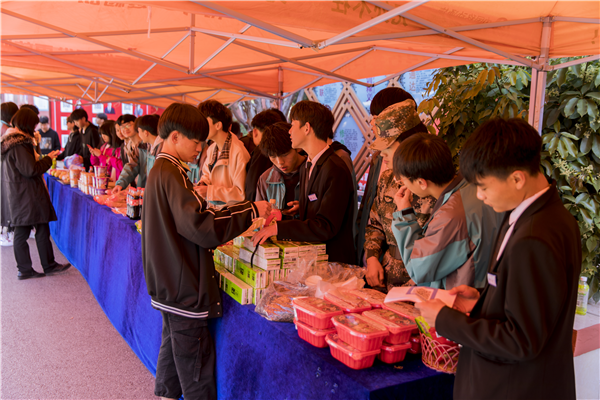 我去,這么多人來新華是干啥? 我去,這么多人來新華是干啥?