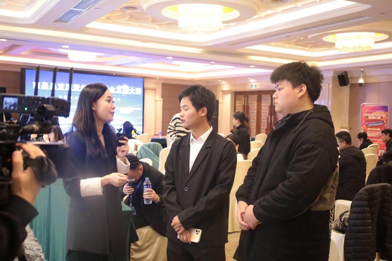 2021年南昌縣首屆青年網絡直播創業大賽總決賽 新華電腦韓云霞老師帶領隊伍榮獲亞軍 2021年南昌縣首屆青年網絡直播創業大賽總決賽 新華電腦韓云霞老師帶領隊伍榮獲亞軍