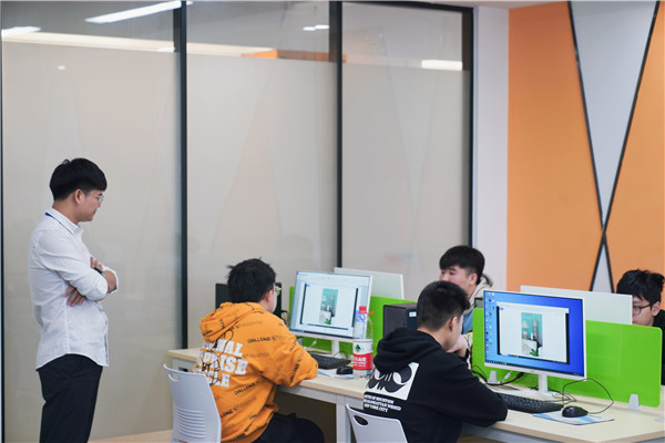 讓農產品搭上“電商順風車” 新華電腦教育以賽促教,助力鄉村振興 讓農產品搭上“電商順風車” 新華電腦教育以賽促教,助力鄉村振興