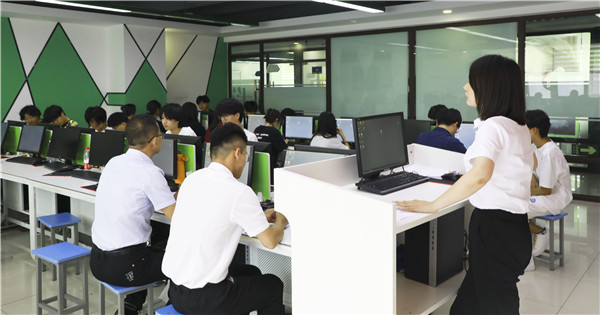 南京新華結(jié)課答辯|你們的成長，我們來見證！