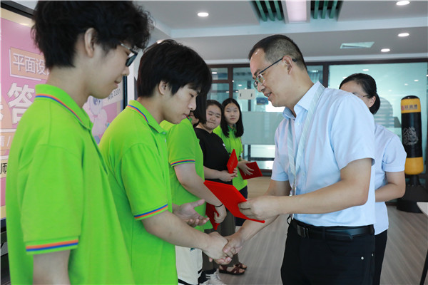 南京新華平面設(shè)計(jì)課程結(jié)課答辯分享會圓滿結(jié)束 南京新華平面設(shè)計(jì)課程結(jié)課答辯分享會圓滿結(jié)束