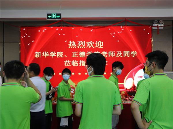 菁英訓(xùn)練營職業(yè)體驗周|南京新華赴交換空間參觀活動圓滿落幕 菁英訓(xùn)練營職業(yè)體驗周|南京新華赴交換空間參觀活動圓滿落幕