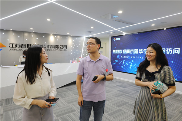 南京新華教師進企業，為實踐教學保駕護航