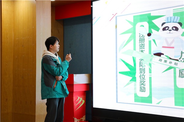 南京新華開展C4D課程結課答辯活動 南京新華開展C4D課程結課答辯活動