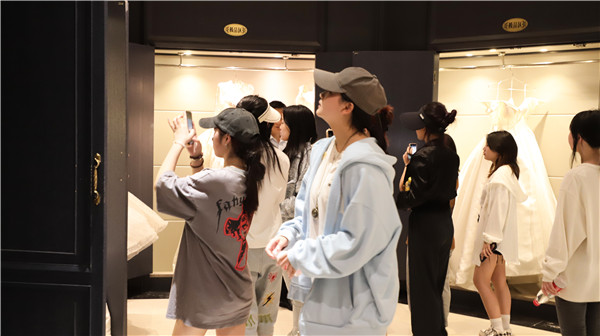 互聯網名企體驗之旅|南京新華赴米蘭尊榮婚紗攝影參觀活動圓滿落幕