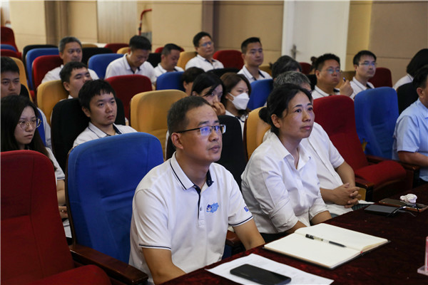 匯聚全國名師 實戰練兵分享 新華名師巡講開啟暑期全員“充電”模式