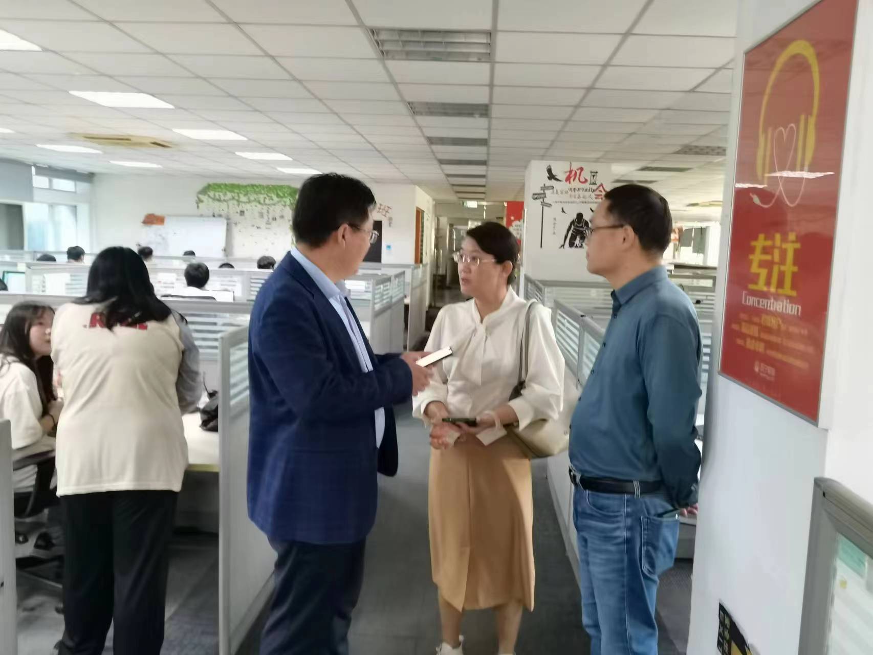 回訪企業(yè)實習學生,關懷職業(yè)成長道路 回訪企業(yè)實習學生,關懷職業(yè)成長道路