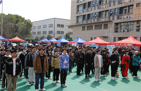 追光有“你”,歡迎“新”上人 南京新華電腦專修學校2024年春季社團招新大會順利收官 追光有“你”,歡迎“新”上人 南京新華電腦專修學校2024年春季社團招新大會順利收官