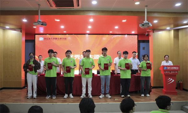 南京新華電腦專修學(xué)校2024年春學(xué)期教學(xué)質(zhì)量季表彰大會圓滿舉行 南京新華電腦專修學(xué)校2024年春學(xué)期教學(xué)質(zhì)量季表彰大會圓滿舉行