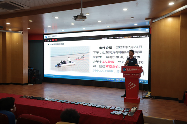 南京新華電腦專修學(xué)校舉辦新生安全教育講座，鄭德剛老師精彩開講