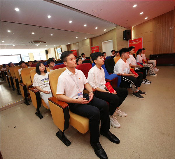 南京新華《企業大咖進校園》活動圓滿舉行！