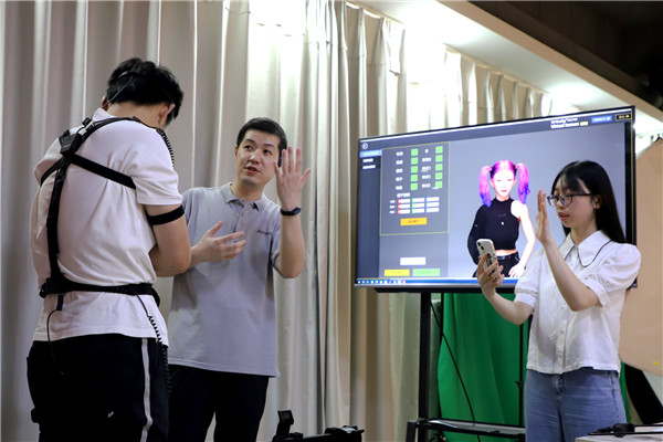 大咖進校園|開啟直播新時代 與專業直播同行