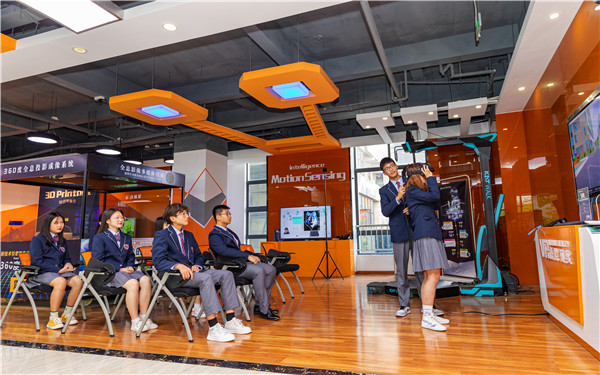 初高中生學VR新技術專業，開啟新世界