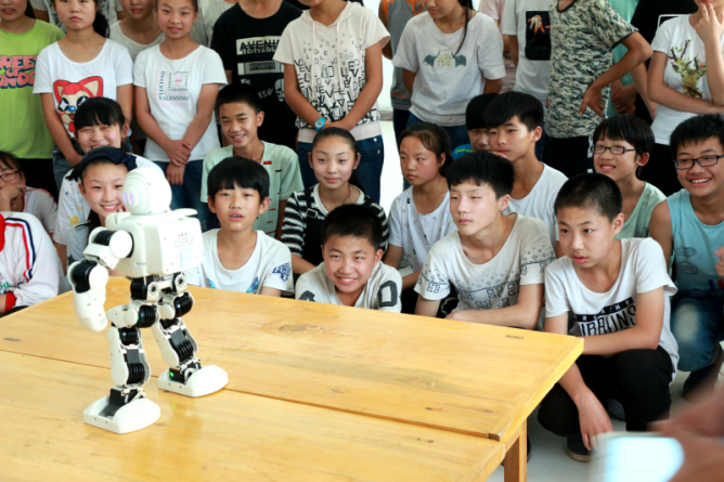 聚焦兩會|新華互聯網科技正推動更加公平更高質量的教育