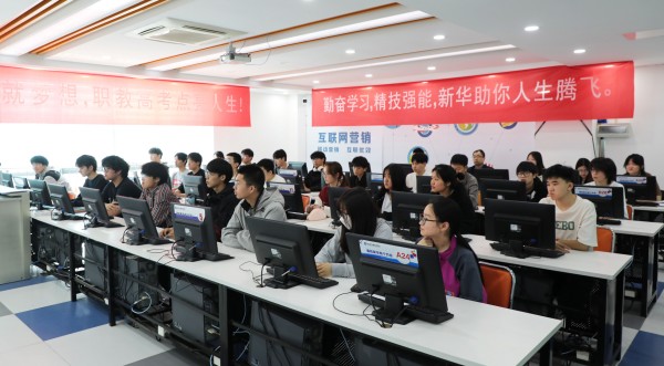 初中畢業生沒考上學什么？南京新華電腦為你指引未來方向！