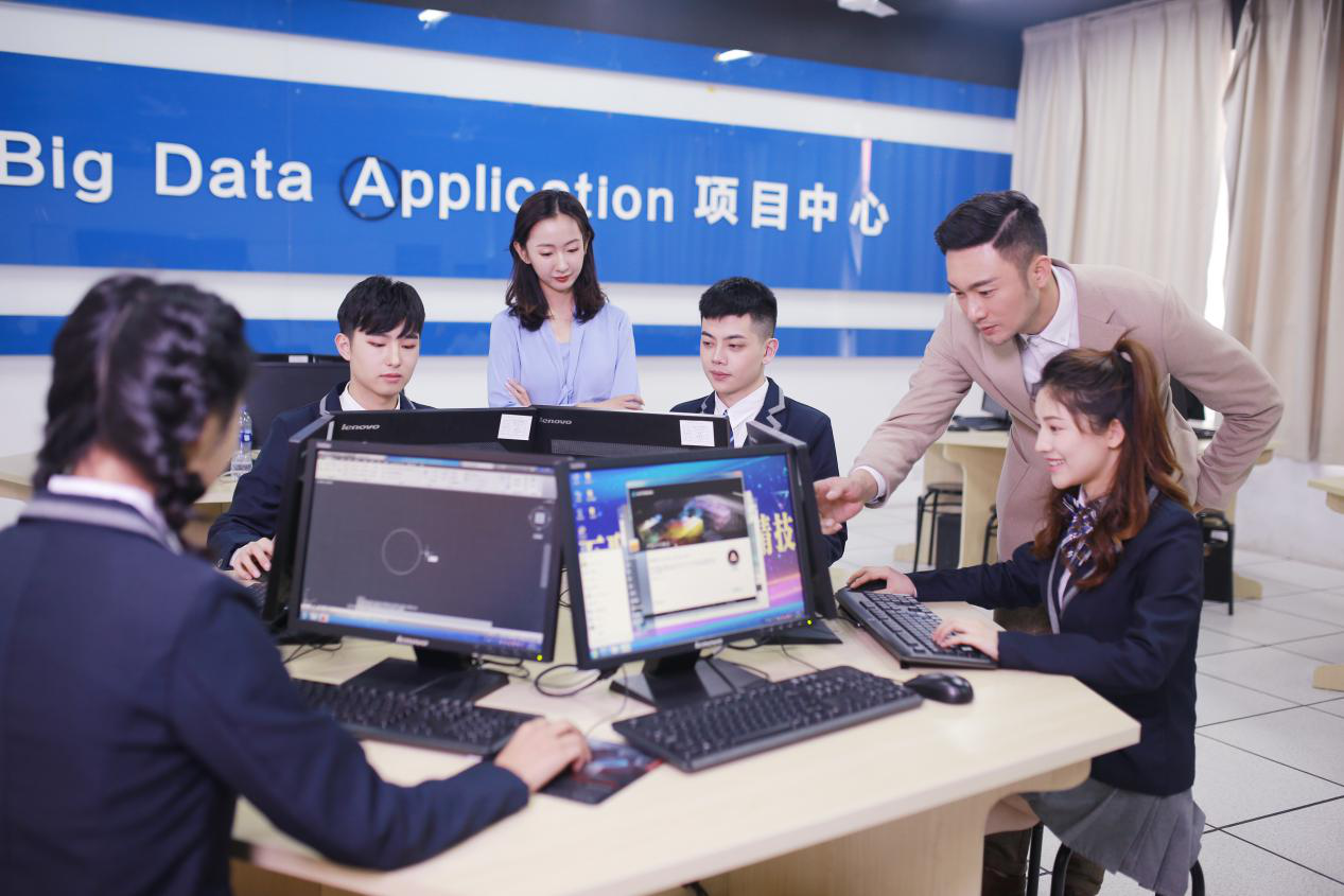 What？聽說新華云課堂能帶你走出傳統課堂，享受個性化學習！