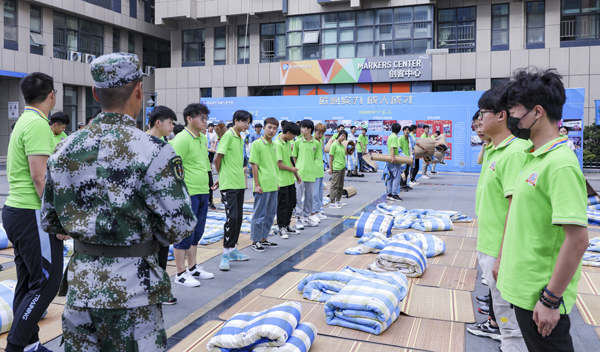 新生第一課，素質拓展打響校園生活第一槍！